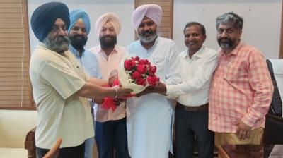 Digital Media Association members greet FM and Speaker of Vidhan Sabha