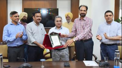 Senior Punjab IAS officer Hussan Lal given warm send off on his superannuation