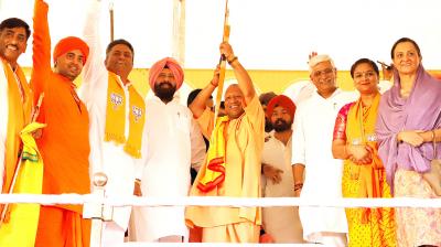 CM Yogi spoke in Punjab, 'Congress and AAP are both thieves'