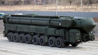 How many nuclear weapons does Russia have?