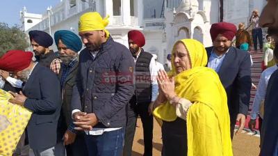  CM Bhagwant Maan's mother Harpal Kaur paid obeisance at Sri Darbar Sahib
