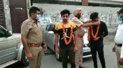 ludhiana garlands people violating lockdown appeals to them to stay indoors