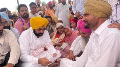 Bhagwant Mann Meets Sidhu Musewala's Parents