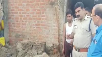 The wall of the house collapsed due to rain, the death of two sisters