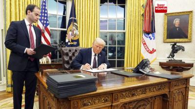 Trump signs order aimed at changing US elections