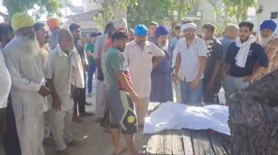 Murder of youth with sharp weapons by unknown persons