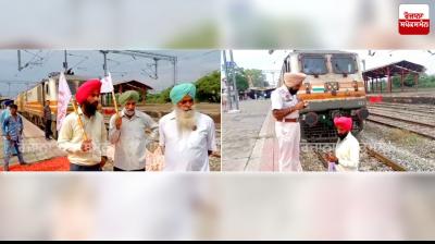 Three Farmers Stopped train at batala station 