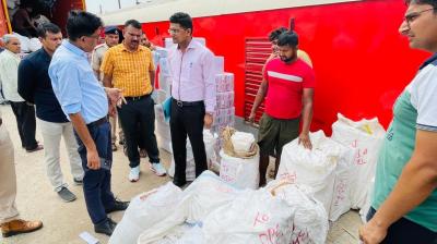  ਰੇਲਵੇ ਸਟੇਸ਼ਨ 'ਤੇ RPF ਟੀਮ ਸਮਾਨ ਜ਼ਬਤ ਕਰਦੀ ਹੋਈ 