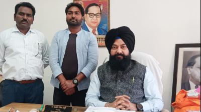 ਐਸ.ਸੀ.ਕਮਿਸਨ ਦੇ ਦਖਲ ਨਾਲ ਕਾਲਜ ਪ੍ਰਬੰਧਕਾਂ ਨੇ ਵਿਦਿਆਰਥੀ ਦੇ ਪਿਤਾ ਖ਼ਿਲਾਫ਼ ਦਾਇਰ ਚੈੱਕ ਬਾਉਂਸ ਦਾ ਮਾਮਲਾ ਵਾਪਸ ਲਿਆ