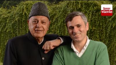 Farooq Abdullah with his son Omar Abdullah
