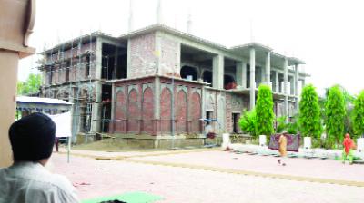 ਦਰਬਾਰ ਸਾਹਿਬ ਦੀ ਨਵੀਂ ਇਮਾਰਤ।  550ਵੇਂ ਪੁਰਬ ਤੇ ਤਿਆਰ ਹੋਣ ਦੇ ਆਸਾਰ ਨਹੀ ਲਗਦੇ।