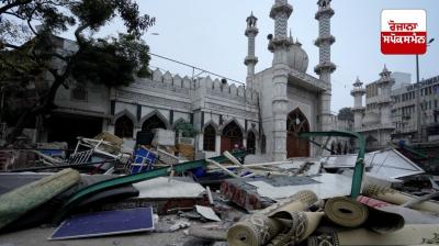 People pelted stones at police and MCD personnel while removing illegal encroachments in Delhi