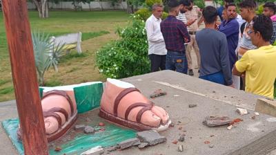  Unknown persons broke the statue of Mahatma Gandhi in Ram Mandi of Bathinda