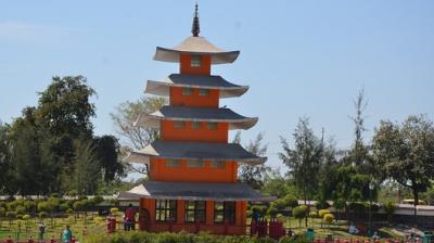 Tik tok videos in japanese garden