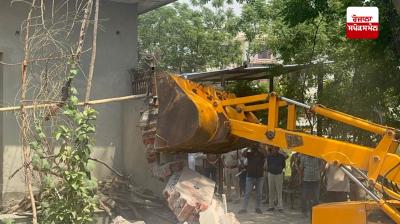 ਮੋਗਾ ਦੇ ਦੌਲੇਵਾਲਾ ਪਿੰਡ ’ਚ ਚਾਰ ਨਸ਼ਾ ਤਸਕਰਾਂ ਦੇ ਗੈਰ-ਕਾਨੂੰਨੀ ਘਰਾਂ ਨੂੰ ਕੀਤਾ ਢਹਿਢੇਰੀ