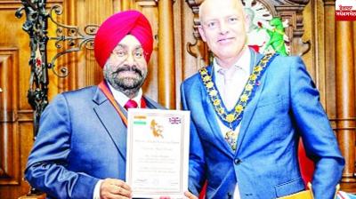 Iqbal Singh receives Mahatma Gandhi Leadership Award Oxford News