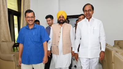 KCR demands withdrawal of Delhi ordinance