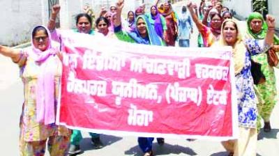 Protesting Aangwadi Workers