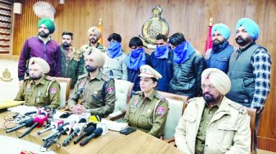 Gang of fraudsters using fake visas busted