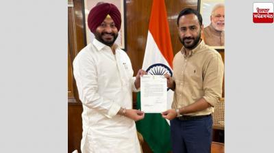 MP Gurmeet Singh Meet Hayer met Union Minister of State for Railways Ravneet Singh Bittu.