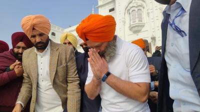 Rahul Gandhi At Darbar Sahib 