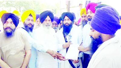Panthak Organization embarrasses Badals  