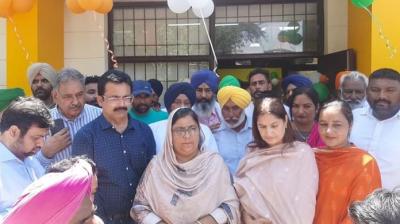  MLA Sarvjit Kaur Manunke inaugurated the 'Aam Aadmi Mohalla Clinic'
