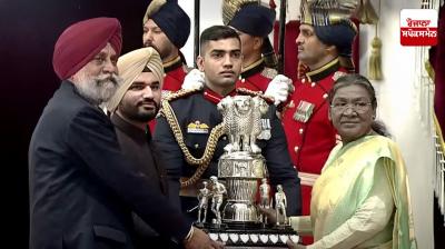President Draupadi Murmu honours Chandigarh University with “Maaka Trophy-2024”
