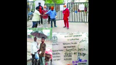 ਸੈਕਟਰ 57 ਦੇ ਵਸਨੀਕਾਂ ਵਲੋਂ ਬੰਦ ਕੀਤਾ ਗਿਆ ਗੇਟ ਅਤੇ (ਹੇਠਾਂ) ਅਪਣੇ ਪਿਤਾ ਦੇ ਨਾਮ ਦਾ ਆਟੋ ਰਿਕਸ਼ਾ ਦਾ ਪਾਸ ਲੈ ਕੇ ਘੁਮ ਰਿਹਾ ਰੇਹੜੀ ਵਾਲਾ ਸਬਜ਼ੀ ਵਿਕਰੇਤਾ।