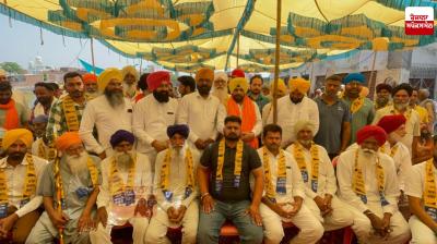 Big blow to Akali Dal and Congress, more than 50 families join AAP