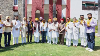 Many senior Akali and Congress leaders of Bathinda joined the Aam Aadmi Party