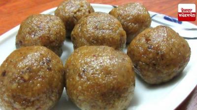 Make roti laddus in the kitchen at home Food Recipes