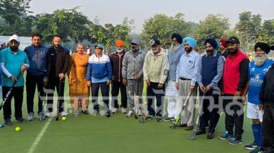 Sports Minister Pargat Singh with former Hockey players