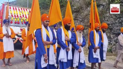 ਇਟਲੀ ਦੇ ਸ਼ਹਿਰ ਕਸਤਲਗੌਮਬੈਰਤੋ ਵਿਖੇ ਵਿਸ਼ਾਲ ਨਗਰ ਕੀਰਤਨ ਆਯੋਜਿਤ ਕਰਦੇ ਹੋਏ ਸਿੱਖ ਸੰਗਤ 