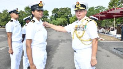  ਅਨਾਮਿਕਾ ‘‘Golden Wings’’ ਨਾਲ ਸਨਮਾਨਿਤ ਕਰਦੇ ਹੋਏ ਅਧਿਕਾਰੀ  