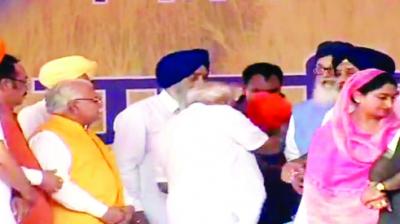 Modi lifting Turban like a hat