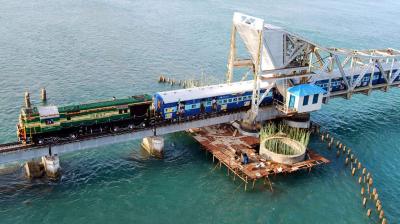 Awesome facts about dangerous pamban bridge rameshwaram rail route of india