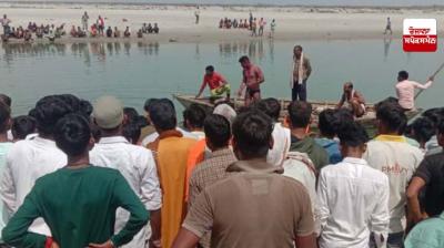 Boat full of people capsizes in Sharda river