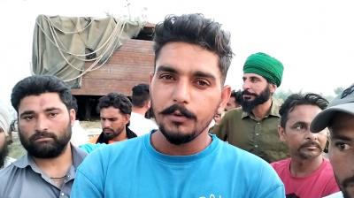 ਪਿੰਡ ਵਾਸੀ ਗਊਆਂ ਦੇ ਟੈਂਕਰ ਬਾਰੇ ਜਾਣਕਾਰੀ ਦਿੰਦੇ ਹੋਏ 