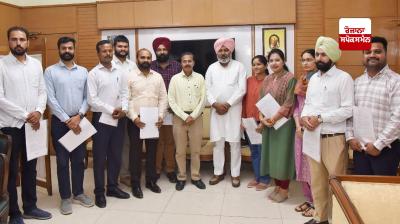  ਵਿੱਤ ਮੰਤਰੀ ਹਰਪਾਲ ਸਿੰਘ ਚੀਮਾ ਨੇ 11 ਨਵ-ਨਿਯੁਕਤ ਸੈਕਸ਼ਨ ਅਫਸਰਜ਼ ਨੂੰ ਨਿਯੁਕਤੀ ਪੱਤਰ ਸੌਂਪੇ