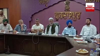 ਗੁਰਦਾਸਪੁਰ ’ਚ ਕਣਕ ਖ਼ਰੀਦ ਪ੍ਰਬੰਧਾਂ ਸਬੰਧੀ ਕੈਬਨਿਟ ਮੰਤਰੀ ਲਾਲ ਚੰਦ ਕਟਾਰੂਚੱਕ ਨੇ ਅਧਿਕਾਰੀਆਂ ਨਾਲ ਕੀਤੀ ਮੀਟਿੰਗ 