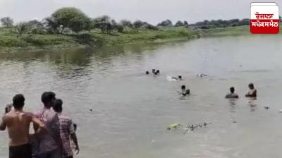 Ujjain: Tractor-trolley carrying idol falls into river