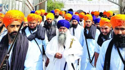 Harnam Singh Khalsa interacting with journalists