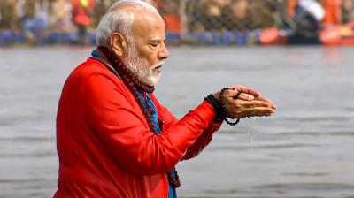 PM Modi bathed in Mahakumbh