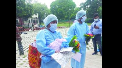 ਕੋਰੋਨਾ ਮਹਾਂਮਾਰੀ: ਪੀ.ਜੀ.ਆਈ. ਤੋਂ ਇਕ ਮਹੀਨੇ ਦੀ ਬੱਚੀ ਸਣੇ ਪੰਜ ਨੂੰ ਛੁੱਟੀ ~ਫੋਟੋ ਸੰਤੋਖ਼ ਸਿੰਘ