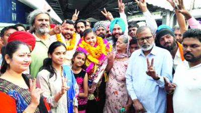 Halwai's son won medals in Asia Power lifting