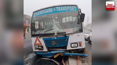 Accident due to dense fog: Bus full of passengers collides with divider
