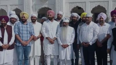  Bharat Bhushan Ashu, released from jail, reached his Ludhiana residence