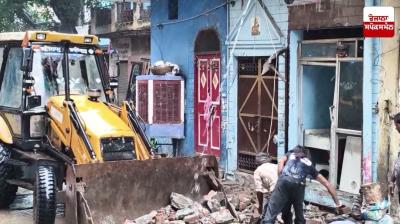 ਨਸ਼ਾ ਤਸਕਰ ਦੇ ਘਰ 'ਤੇ ਚੱਲਿਆ ਪੀਲਾ ਪੰਜਾ, ਨਸ਼ੀਲੇ ਪਦਾਰਥਾਂ ਦੀ ਤਸਕਰੀ ਦੇ 10 ਮਾਮਲਿਆਂ 'ਚ ਨਾਮਜ਼ਦ ਸਨ ਮੁਲਜ਼ਮ