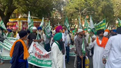 Punjab farmers stage protest at Jantar Mantar
